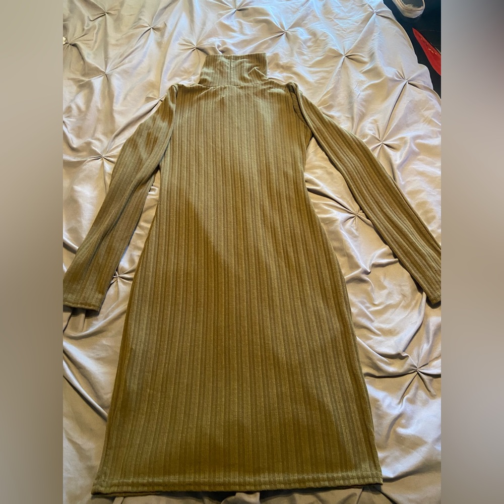 Olive green women’s long sleeve turtle neck dress. New with tags.